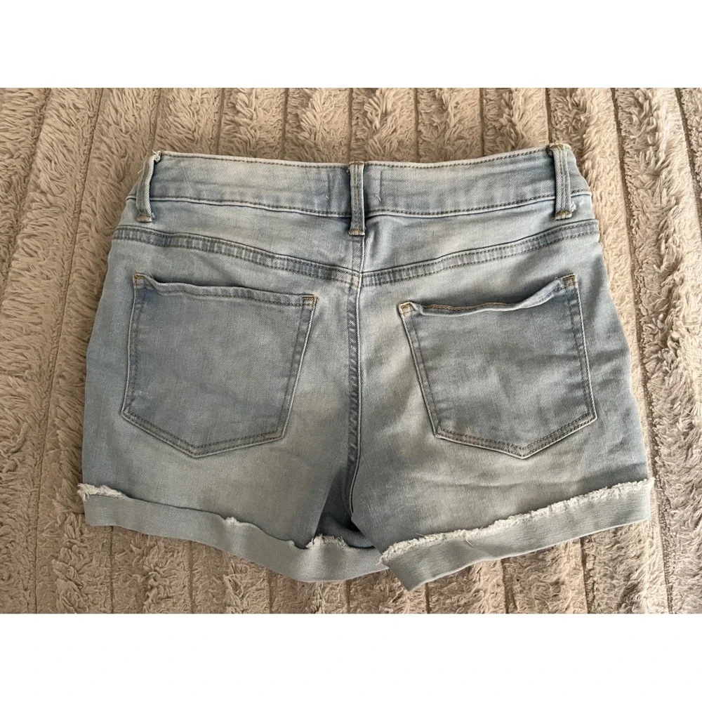 SO Girls Light Wash Distressed Eyelet Denim Shorts Size 12 RN73277